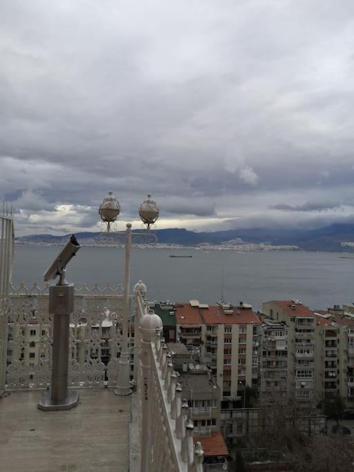 Апартаменти 3+1 , Historical Elevator, Warm House Next To Sea Ізмір Екстер'єр фото