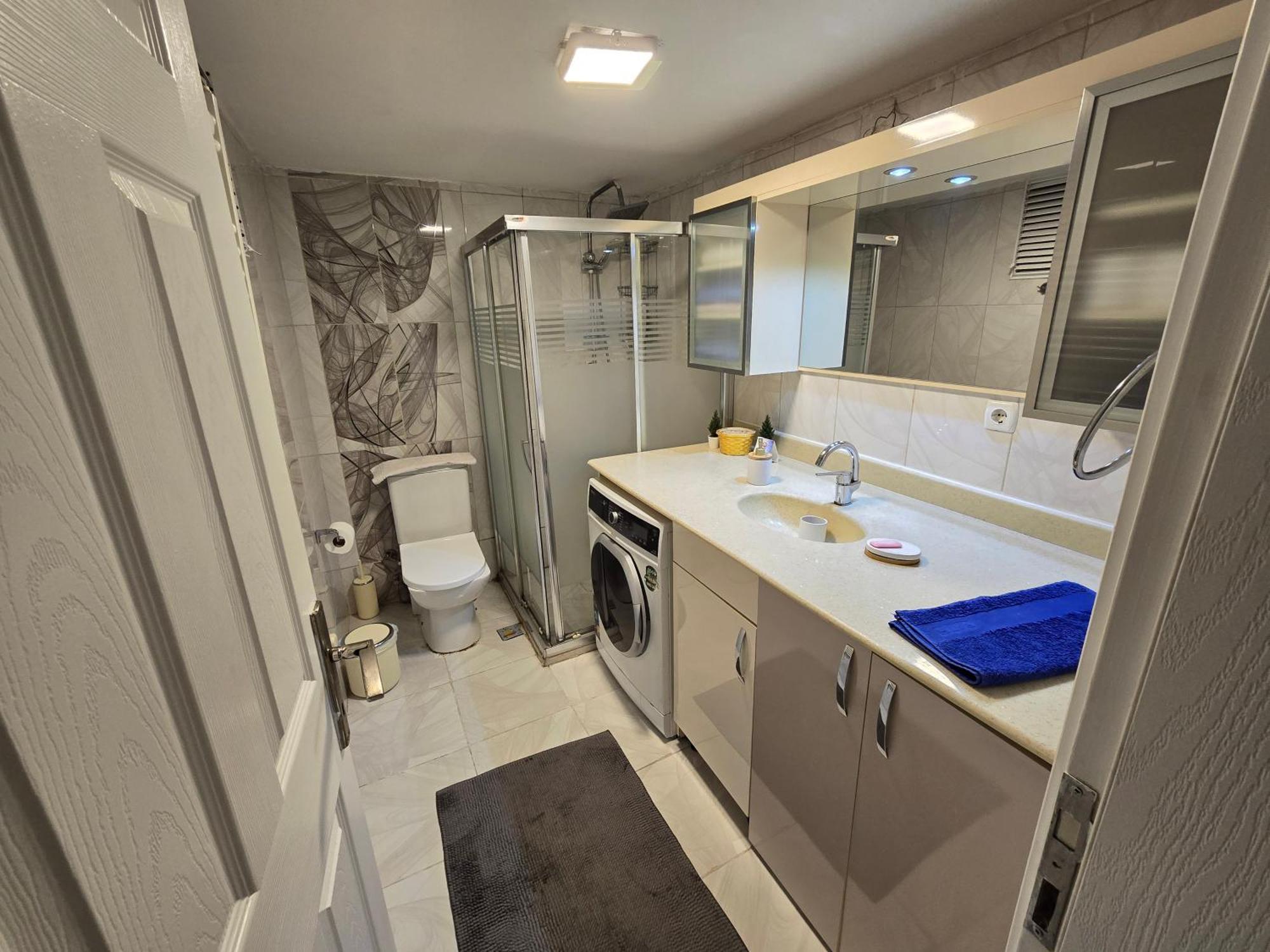 Апартаменти 3+1 , Historical Elevator, Warm House Next To Sea Ізмір Екстер'єр фото